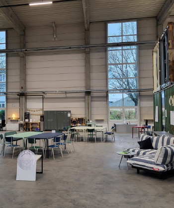 Eventfläche der hallig hanken mit Sitzgelegenheiten