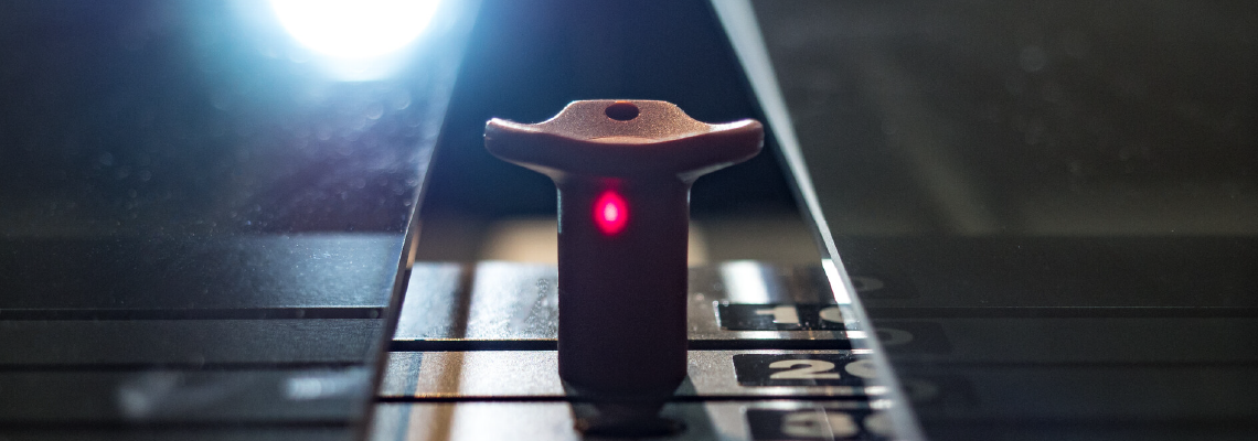 Laser auf dem Steckschlüssel für Gewichte eines Fitnessgeräts